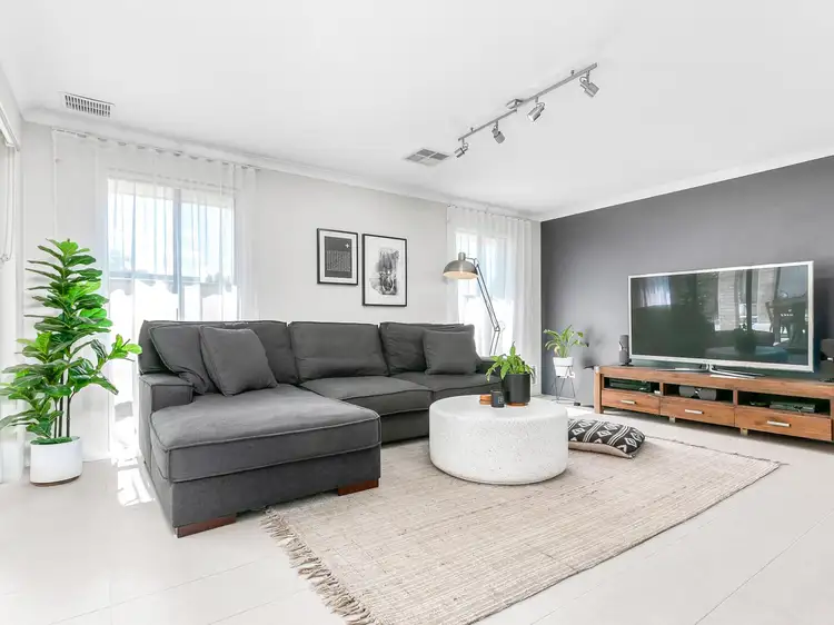 Fifth view of Homely house listing, 2 Belmore Bend, Aubin Grove WA 6164