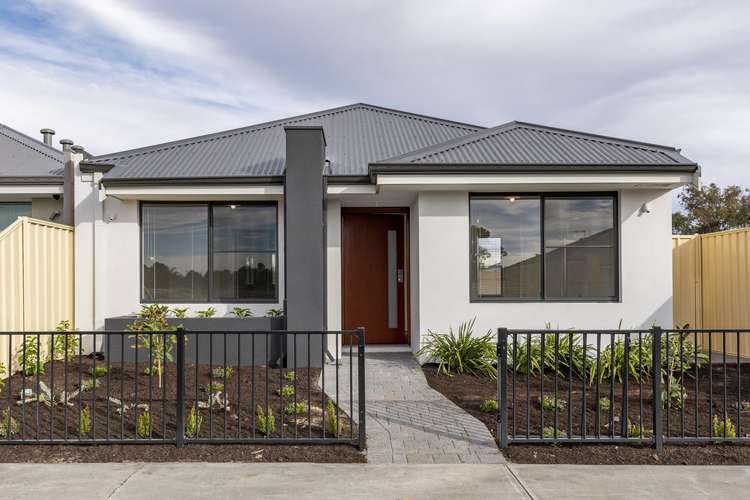 Second view of Homely house listing, 7 Yellowstone Grove, Success WA 6164