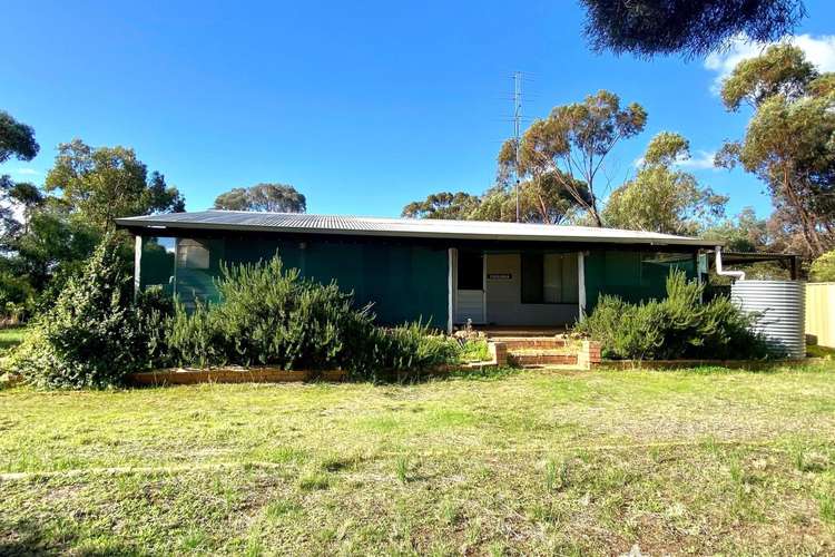 8 Battery Street, Muluckine WA 6401