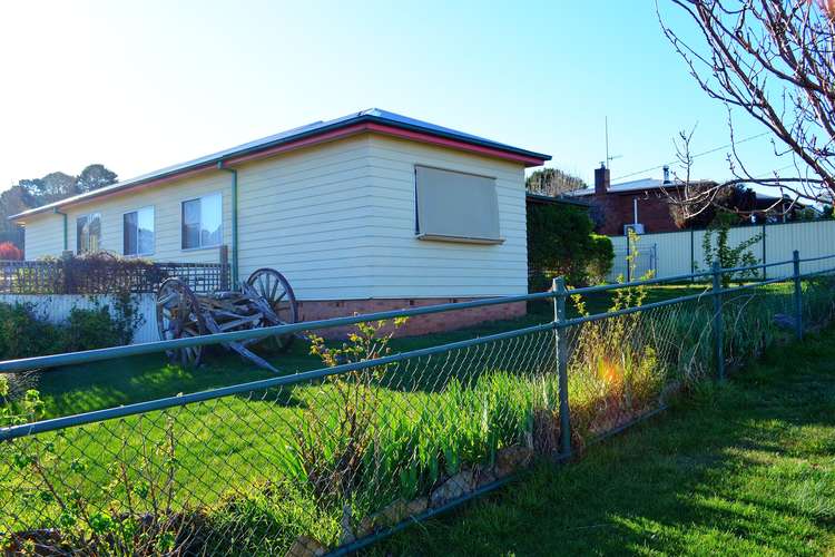 6 Chalker Street, Adaminaby NSW 2629