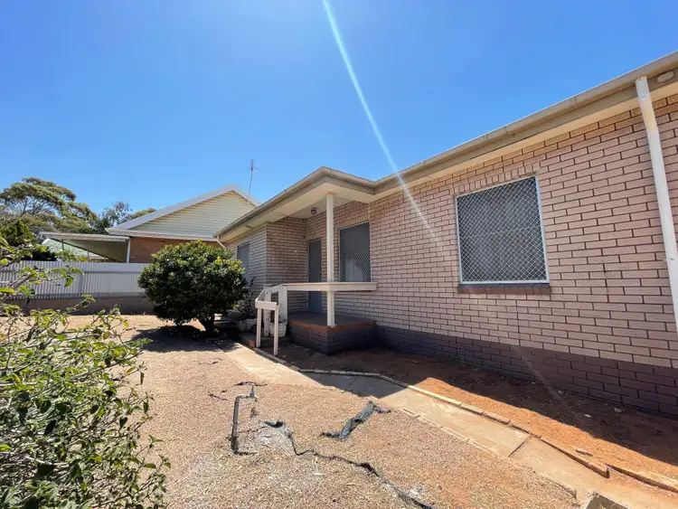 26 Eyre Highway