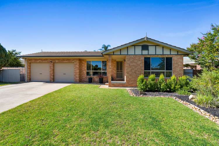 42 Oleander Crescent, Lake Albert NSW 2650