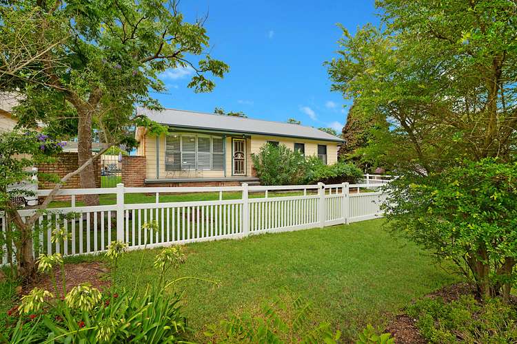 Main view of Homely house listing, 5 Buckingham Close, Thornton NSW 2322