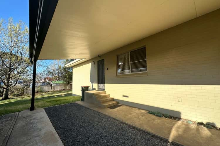 Main view of Homely unit listing, 2/13-15 Railway Parade, Armidale NSW 2350