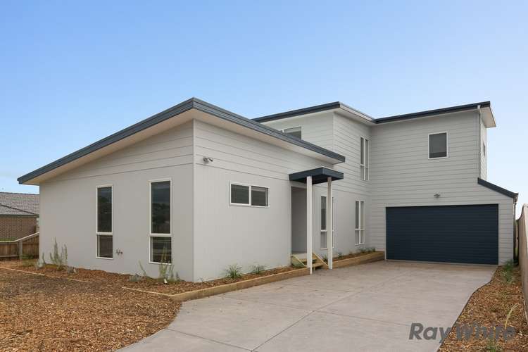 8 Silverstone Drive, Cowes VIC 3922