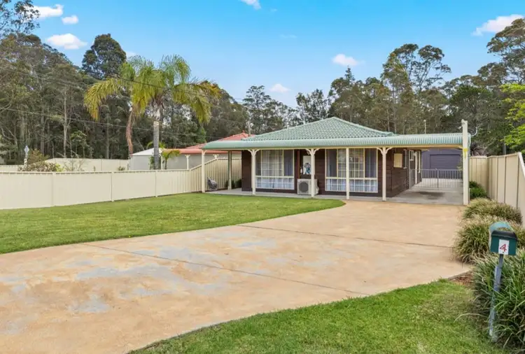 4 Macgibbon Parade