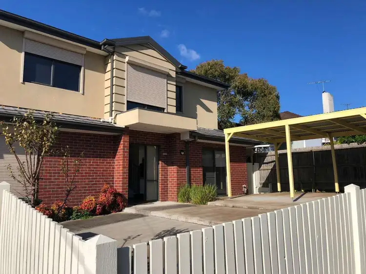 16 Amaroo Street