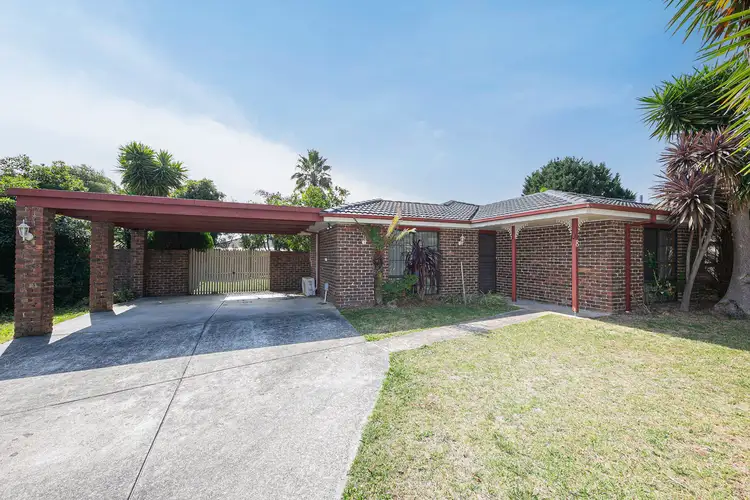 8 Sabre Court