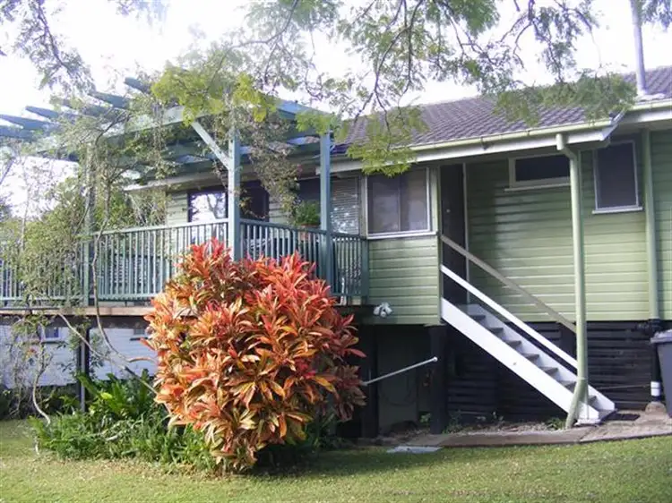 16 Crestway St