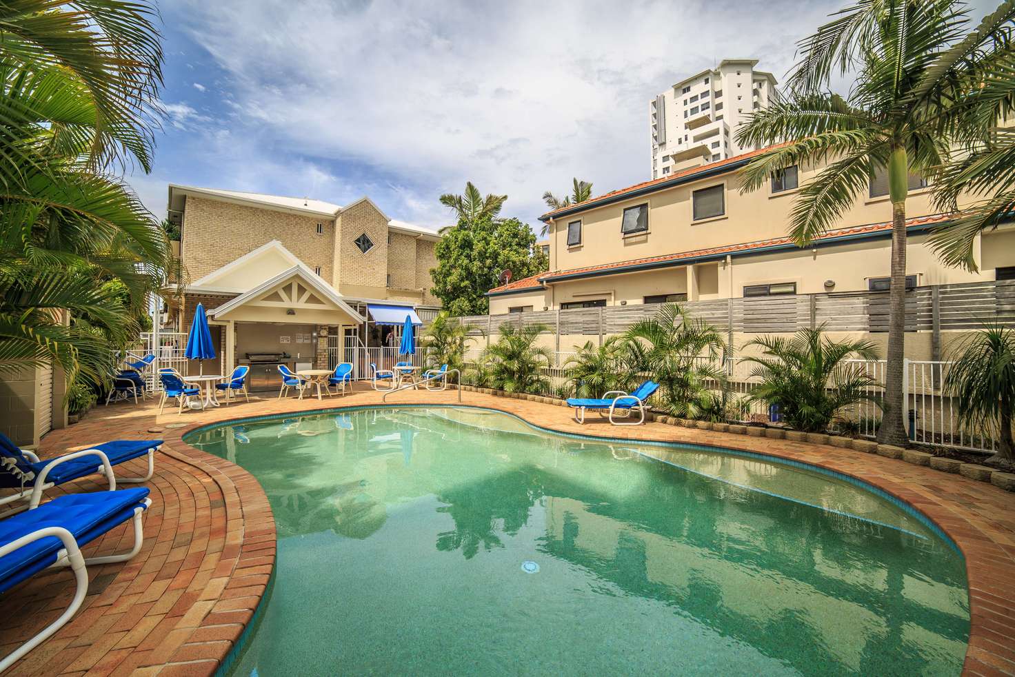 Main view of Homely unit listing, 2/43 Cypress Avenue, Surfers Paradise QLD 4217