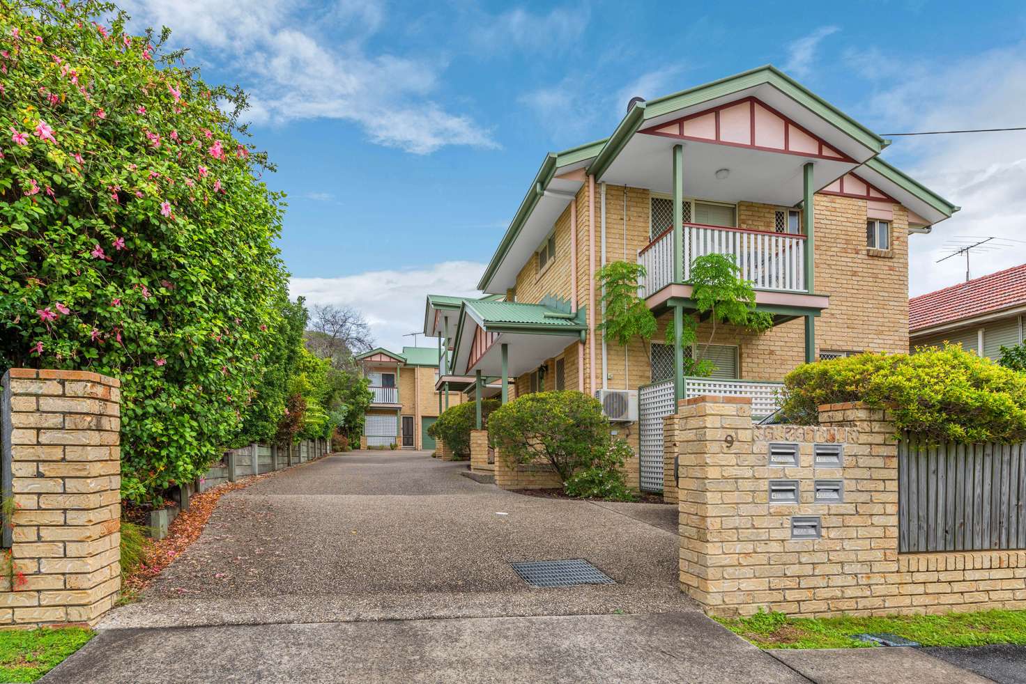 Main view of Homely townhouse listing, 2/9 Huxley Avenue, Alderley QLD 4051