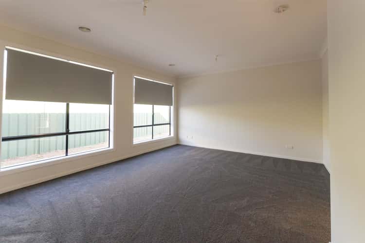 Second view of Homely house listing, 5 Deharl Court, Ascot VIC 3551