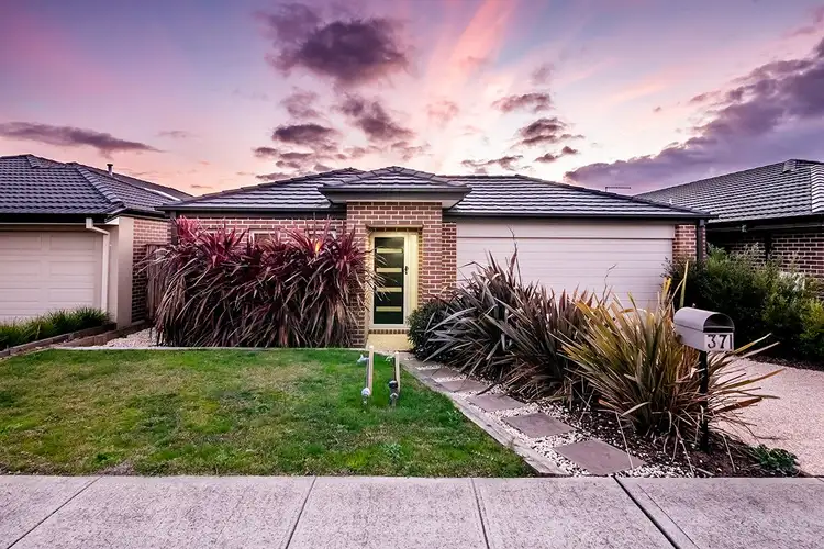 37 Merritt Avenue, Cranbourne West VIC 3977