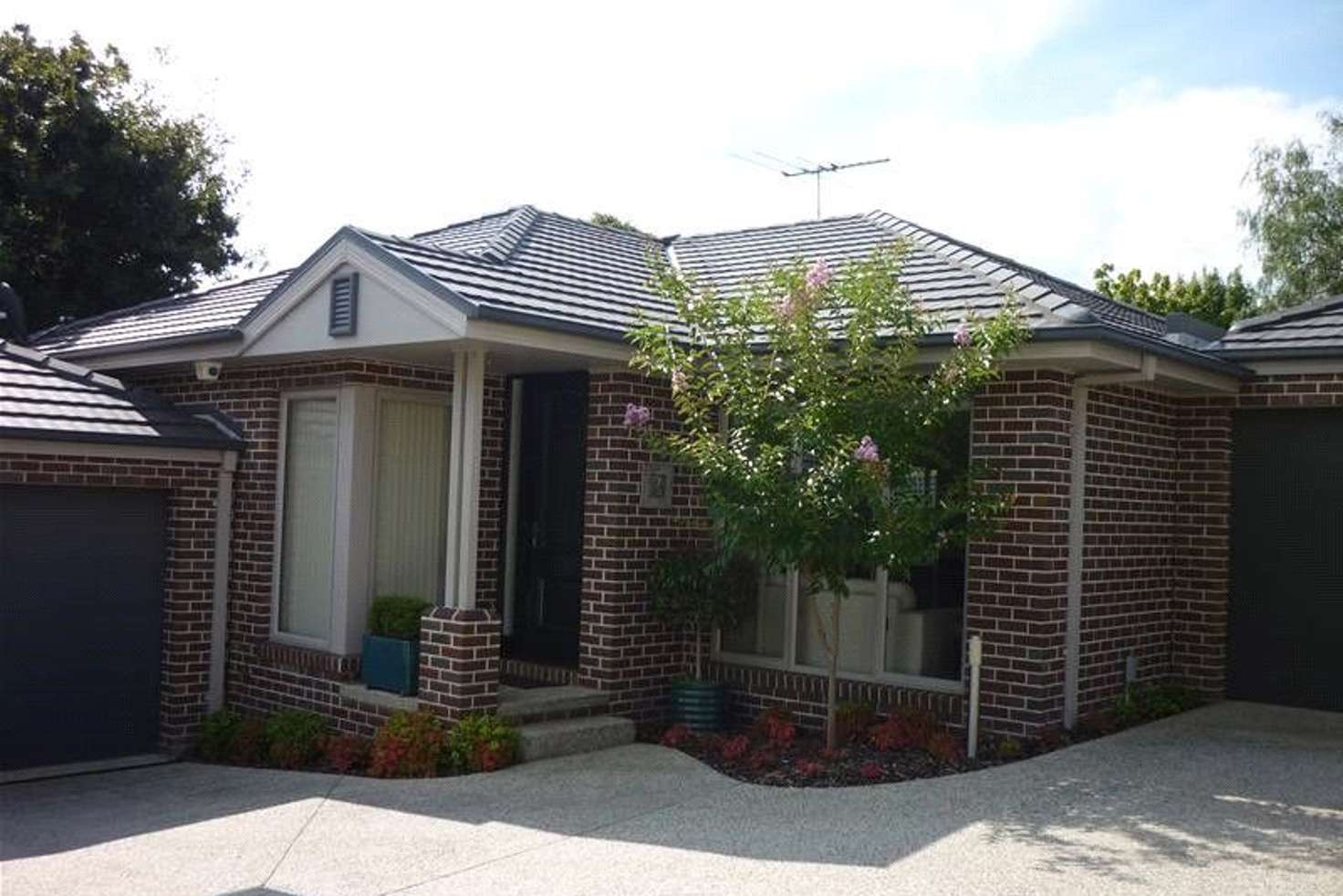 Main view of Homely townhouse listing, 2/11 Linden Street, Box Hill South VIC 3128