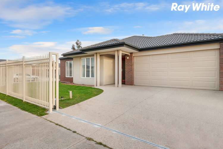 Second view of Homely house listing, 8 Licodia Drive, Pakenham VIC 3810