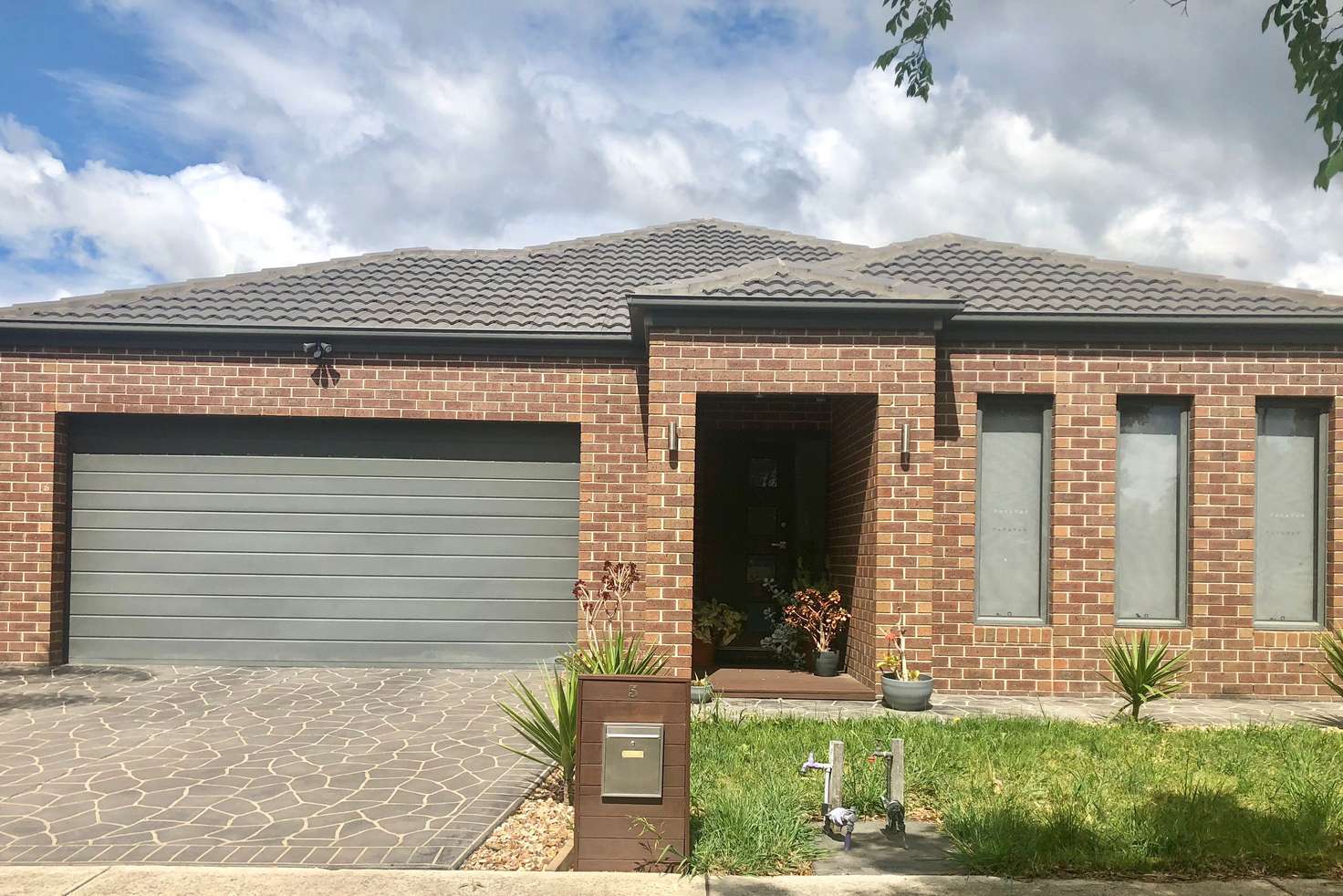 Main view of Homely house listing, 5 Thorngrove Avenue, Craigieburn VIC 3064