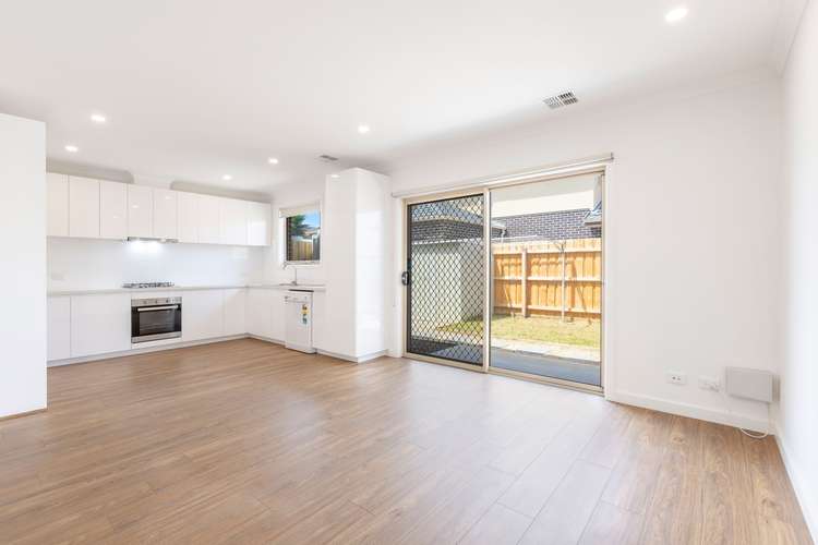 Main view of Homely townhouse listing, 2/28 Woodbine Grove, Chelsea VIC 3196