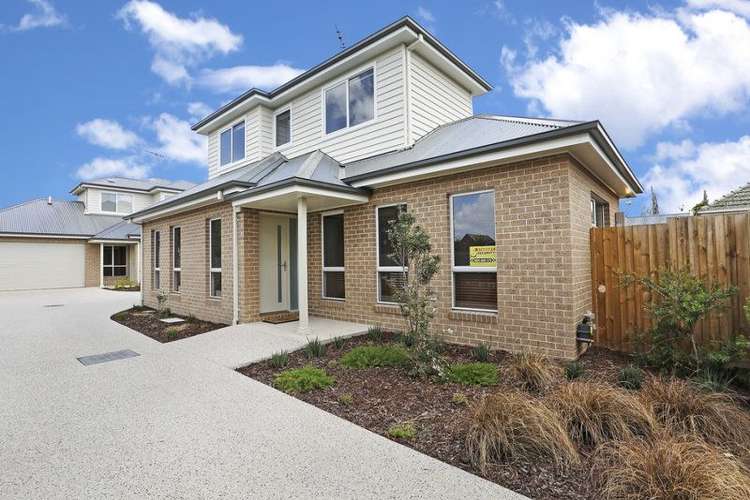 Main view of Homely townhouse listing, 2/25 Toyne Avenue, Hamlyn Heights VIC 3215