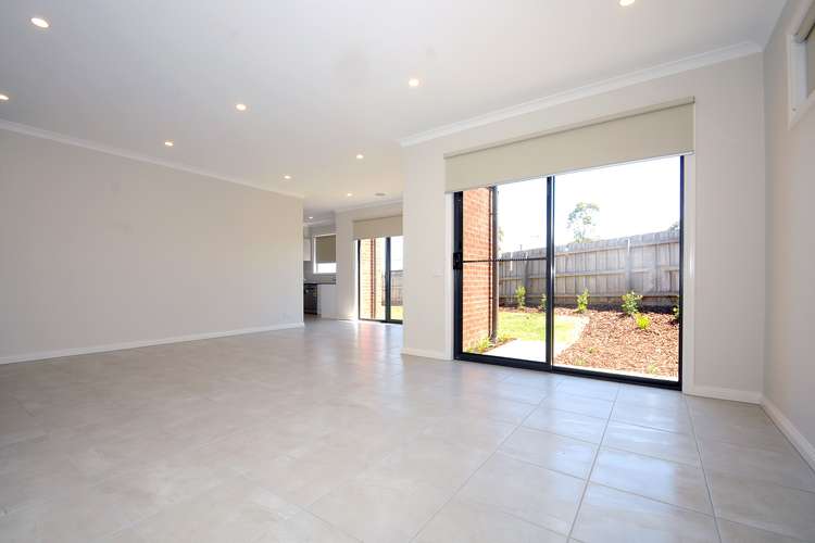 Sixth view of Homely house listing, 6b Eucalyptus Walk, Carrum Downs VIC 3201