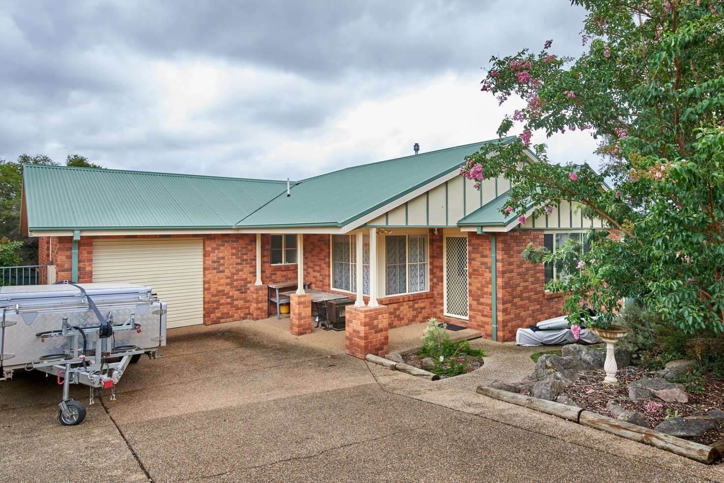 Main view of Homely house listing, 2/3 Kincora Place, Bourkelands NSW 2650