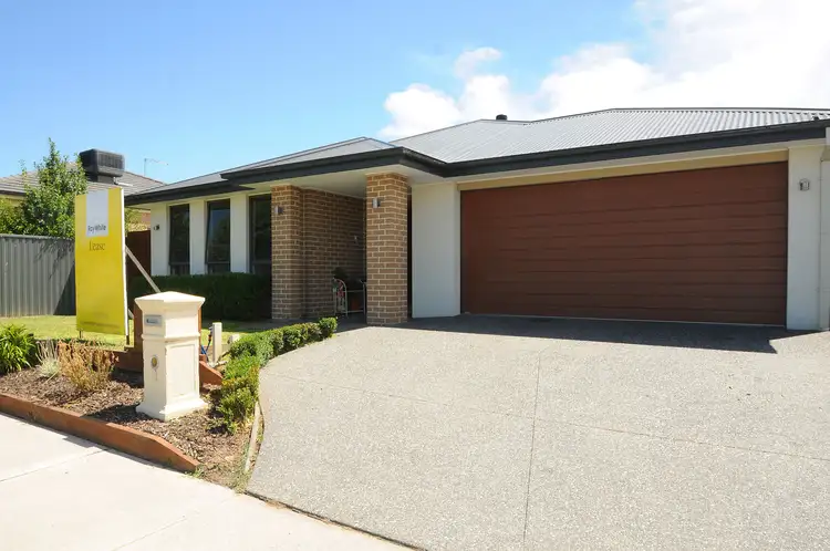 3 Lockbank Place