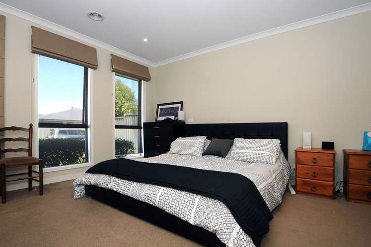 Fifth view of Homely house listing, 3 Lockbank Place, Cranbourne East VIC 3977