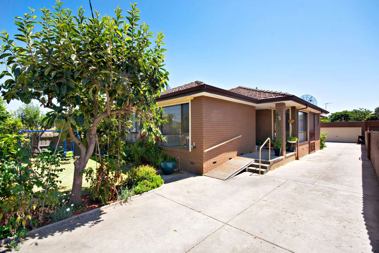 Main view of Homely house listing, 5 Leumear Street, Oakleigh East VIC 3166