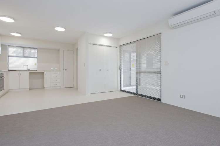 Fourth view of Homely apartment listing, 2/3 Beverley Road, Cloverdale WA 6105