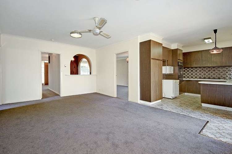 Fifth view of Homely house listing, 2 Woodleigh Crescent, Forest Hill VIC 3131