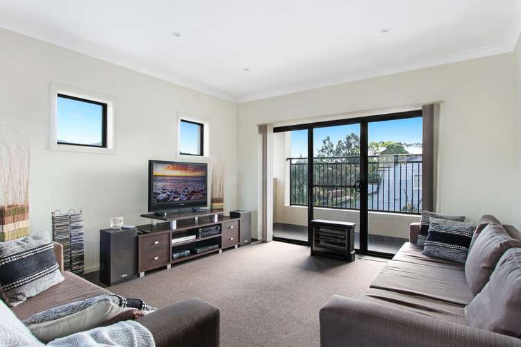 Main view of Homely house listing, 2/18 Arrow Avenue, Figtree NSW 2525
