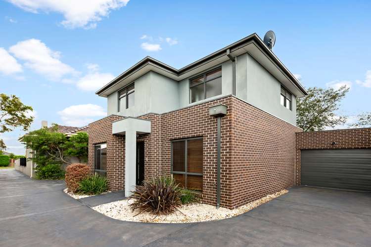 Main view of Homely townhouse listing, 2/18 Oakleigh Street, Oakleigh East VIC 3166