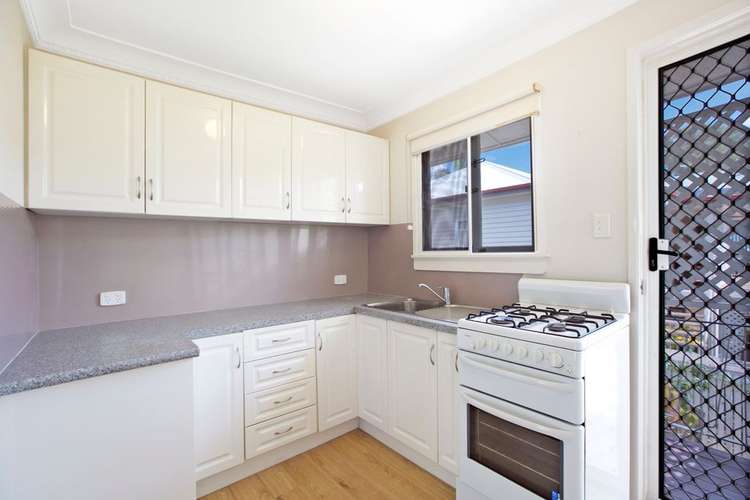 Fifth view of Homely unit listing, 2/18 Victor Street, Holland Park QLD 4121