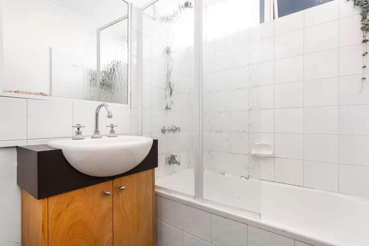 Sixth view of Homely apartment listing, 2/15 De Carle Street, Brunswick VIC 3056