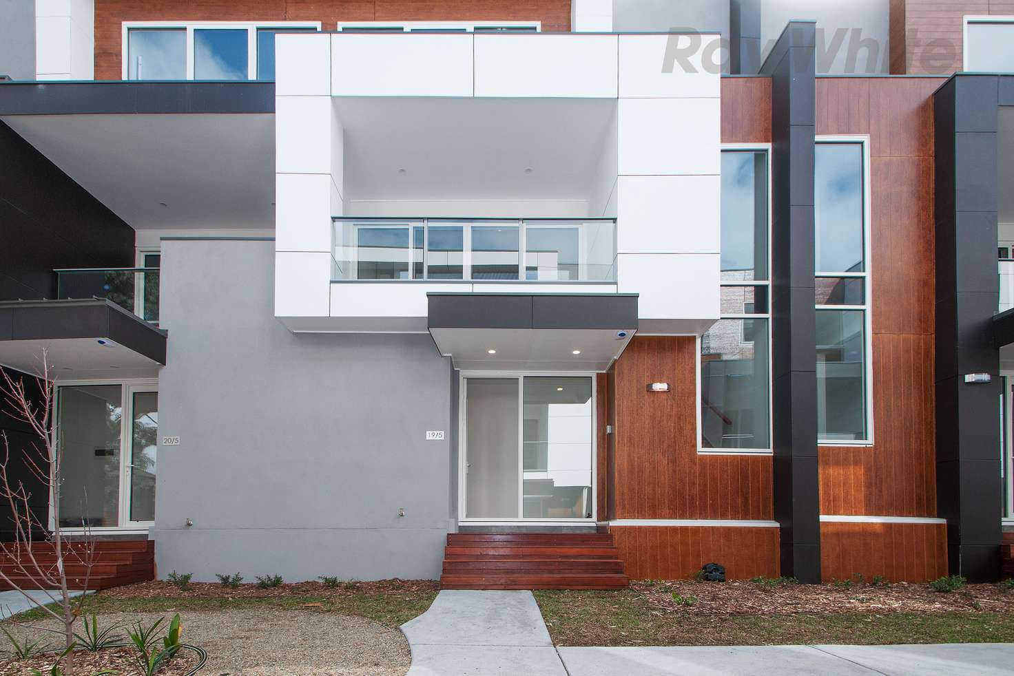 Main view of Homely townhouse listing, 19/5 HAY Street, Box Hill South VIC 3128