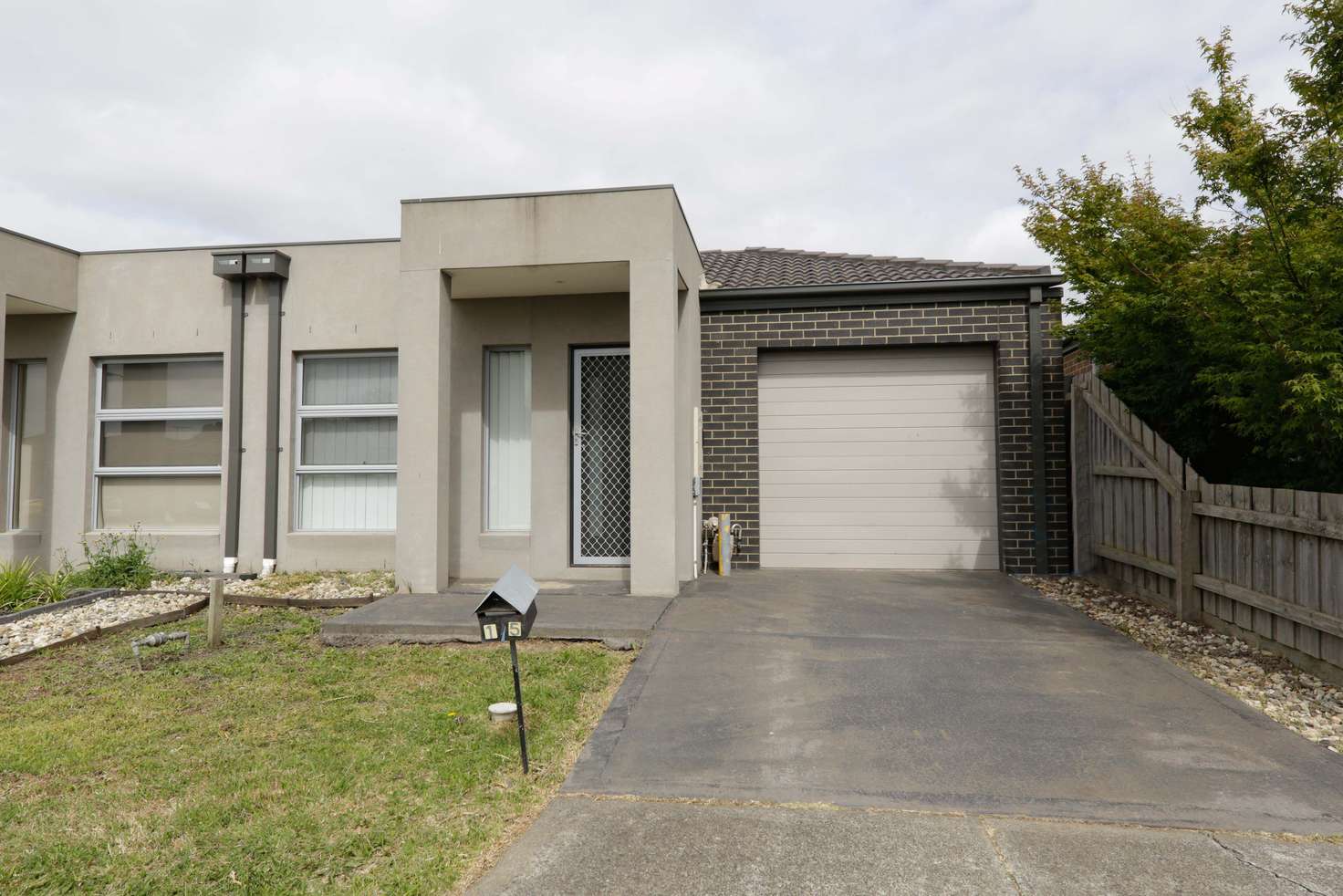 Main view of Homely house listing, U1/5 Carabott Place, Berwick VIC 3806