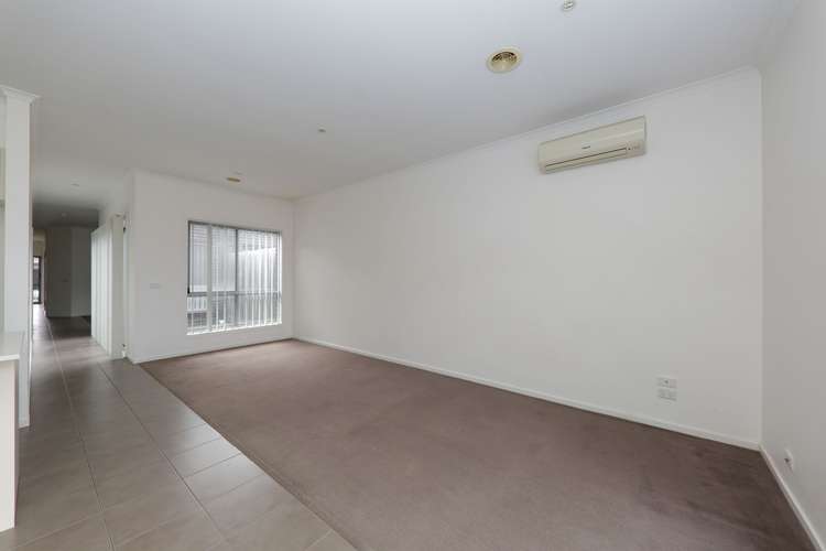 Second view of Homely house listing, U1/5 Carabott Place, Berwick VIC 3806