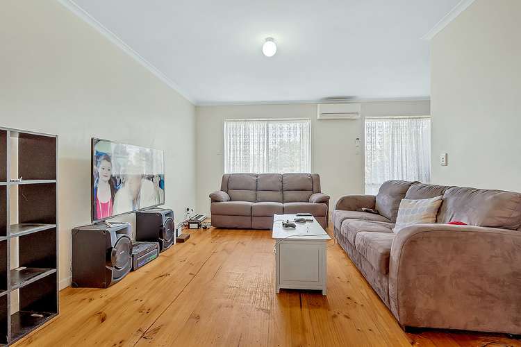 Second view of Homely house listing, 5 Ealing Close, Craigieburn VIC 3064