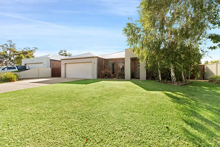 10 Airdrie Court