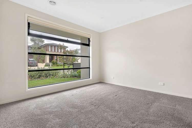 Second view of Homely house listing, 7 Divan Place, Craigieburn VIC 3064