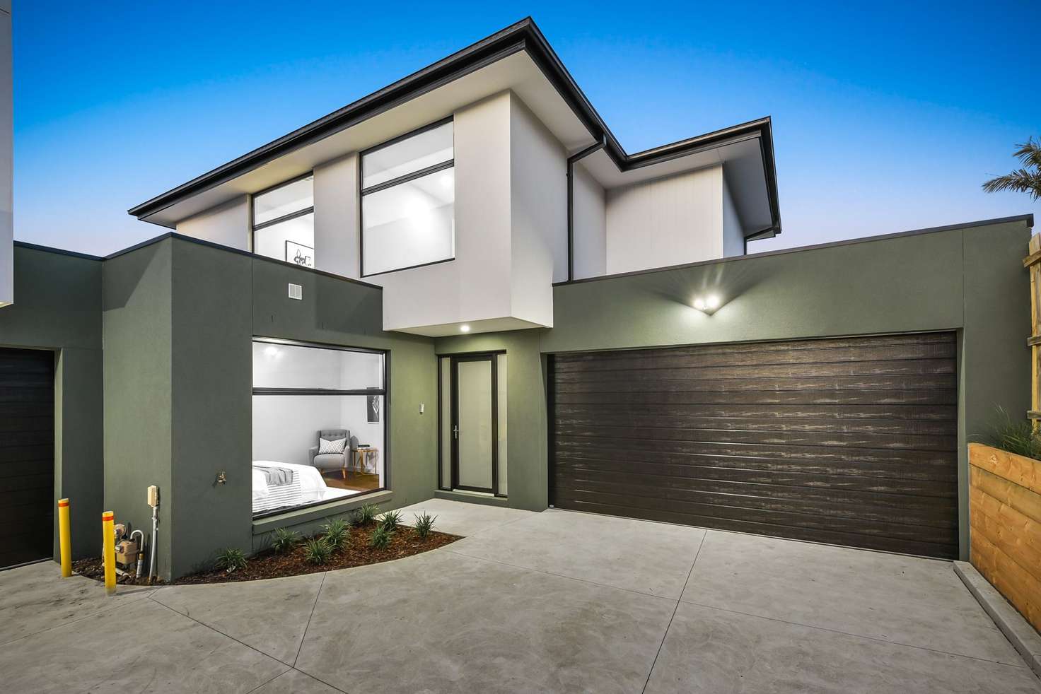 Main view of Homely townhouse listing, 2/17 Ling Court, Mulgrave VIC 3170