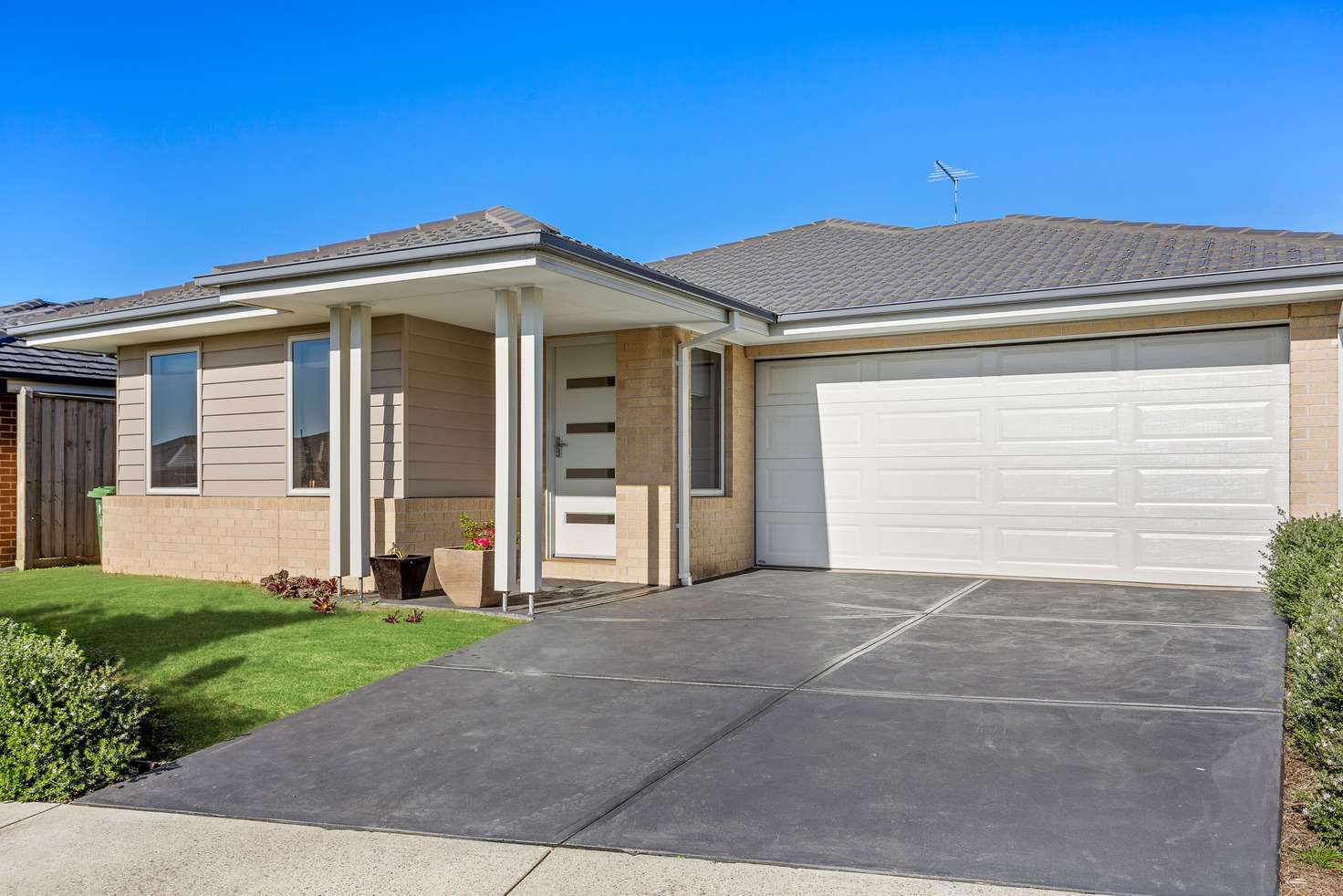 Main view of Homely house listing, 39 O'Meara Crescent, Cranbourne East VIC 3977