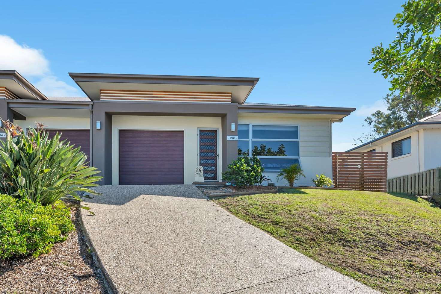 Main view of Homely semiDetached listing, 2/19 Joshua Place, Oxenford QLD 4210