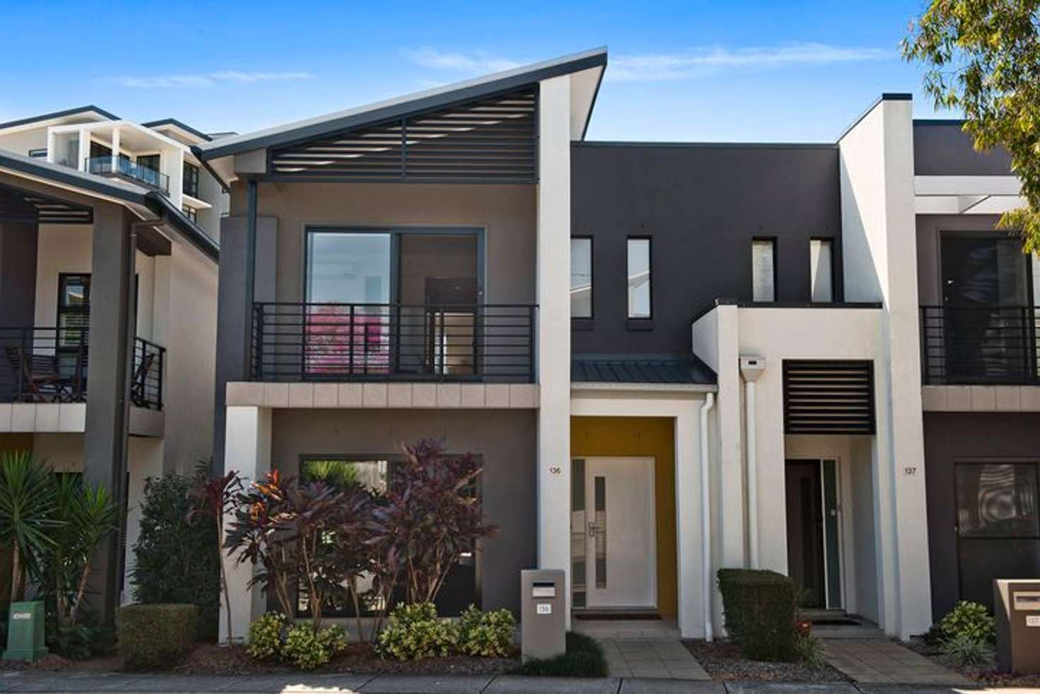 Main view of Homely townhouse listing, 136/16 Surbiton Court, Carindale QLD 4152