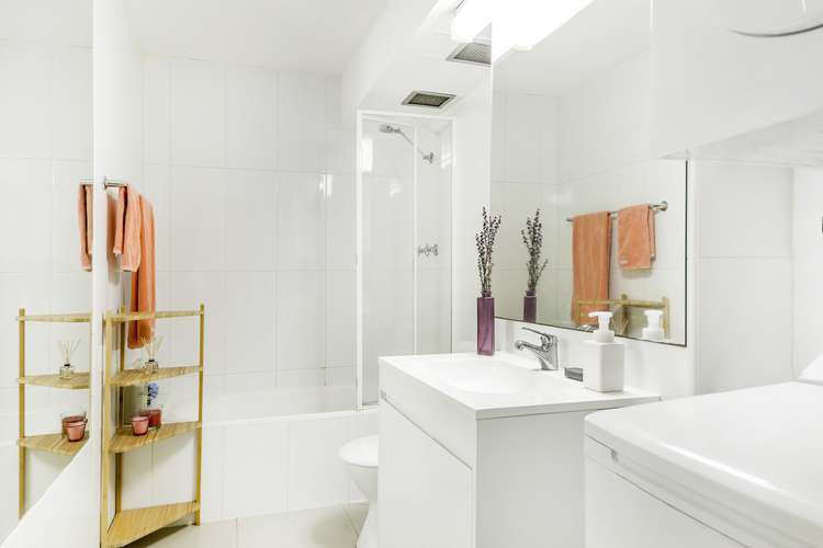 Fifth view of Homely apartment listing, 2/107 Victoria Street, Potts Point NSW 2011