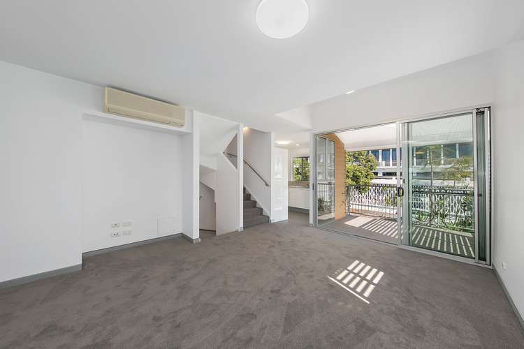 Second view of Homely townhouse listing, 5/122 Fortescue Street, Spring Hill QLD 4000