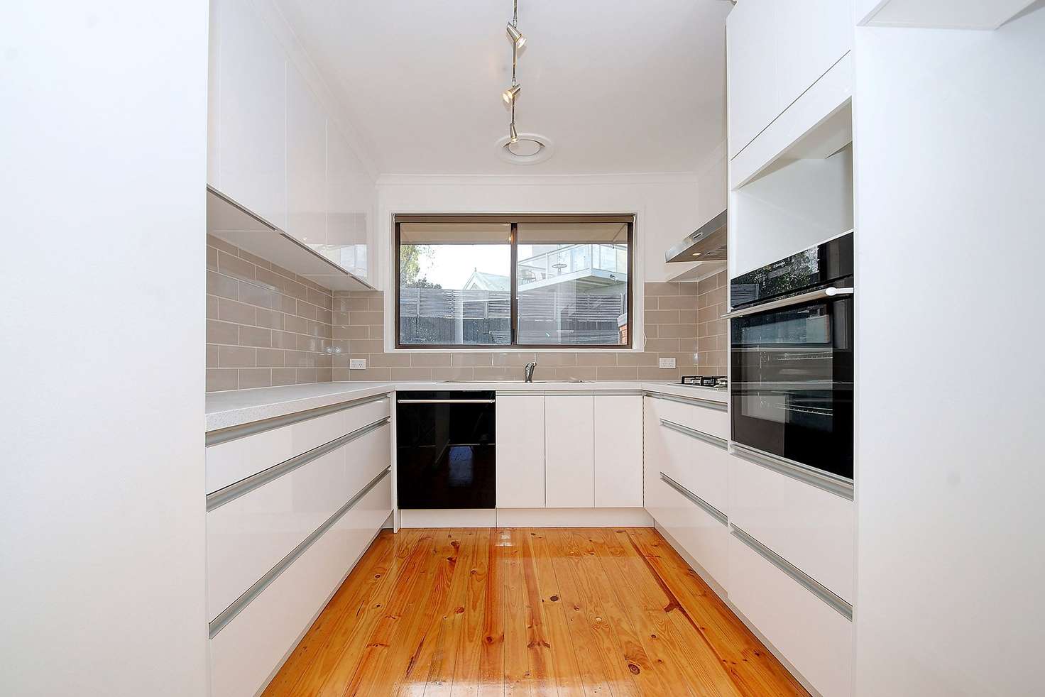 Main view of Homely unit listing, 2/11 Grenfell Road, Mount Waverley VIC 3149