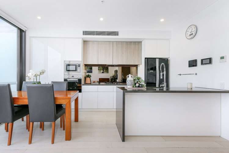 Second view of Homely apartment listing, N1010/659-669 Gardeners Road, Mascot NSW 2020