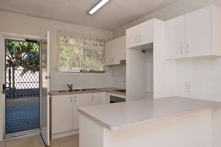Fourth view of Homely unit listing, 2/120 Stanhill Drive, Chevron Island QLD 4217