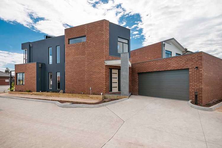 Main view of Homely townhouse listing, 1/38 Mallard Circuit, Craigieburn VIC 3064