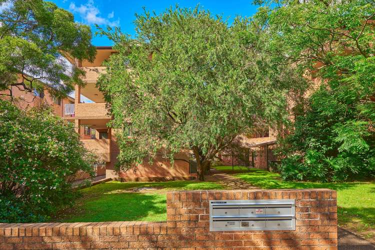 Main view of Homely unit listing, 5/16 Queens Road, Westmead NSW 2145